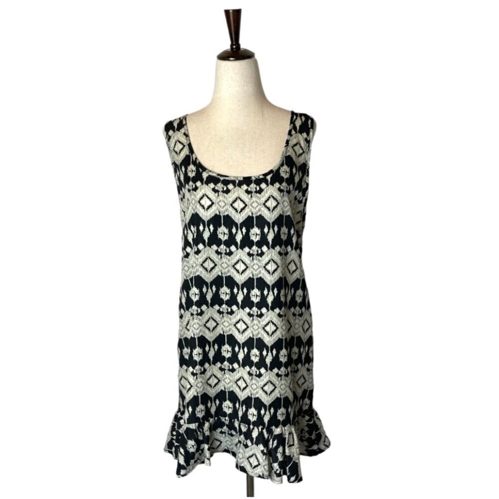 Kiwi Tucker Black And Cream‎ Geometric Aztec Ruffle Hem Tunic Blouse Size Medium